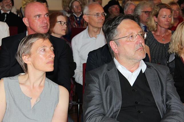 Die Schweizer Schriftstellerin Ruth Schweikert (links) hielt die Laudatio auf Julia Weber, Rainer Moritz, Leiter des Literaturhauses ...