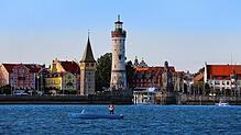 Lindau in Bayern. Bayern hat eine 12 Kilometer lange Uferlinie am Bodensee. Anders als in Baden-Württemberg wird das Seewasser noch ...