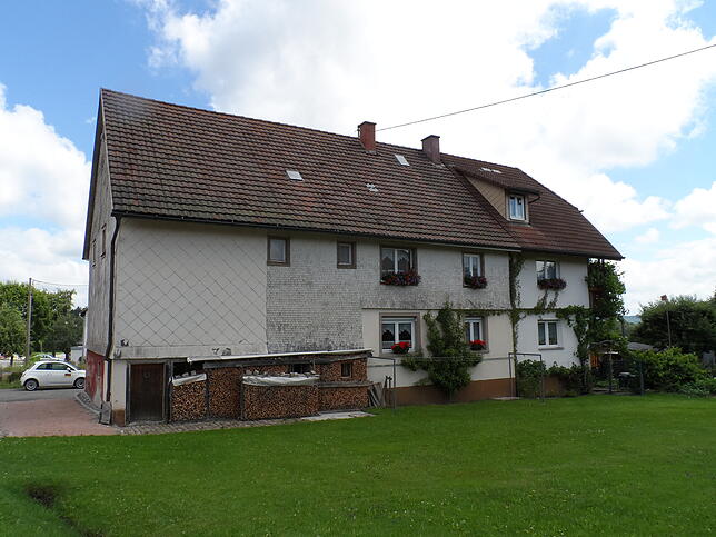 Katharina Pfarrherrs Elternhaus vor dem Umbau im Jahr 2014. Heute kann sich das Ehepaar kaum noch vorstellen, wie es damals aussah.