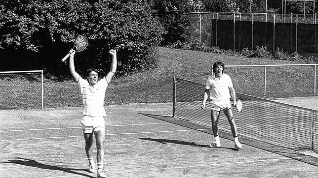 1985: Nach einem Aufschlag des Villinger Spielers Jürgen Müller (von links) verwandelt Rainer Öhler vorne am Netz den entscheidenden ...