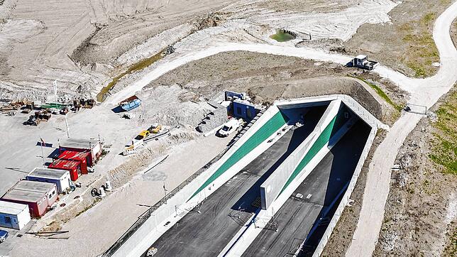 (Archivbild) B33-Ausbau: Der Waldsiedlungstunnel aus der Luft im April 2022.