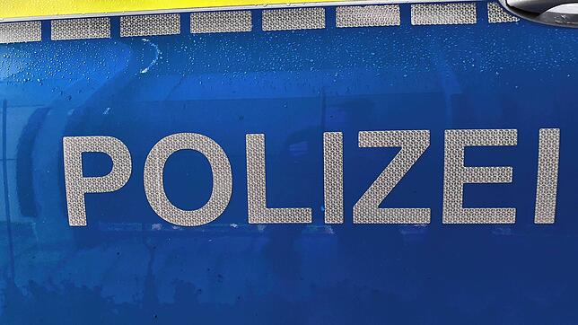 Für Aufsehen sorgt nach Angaben der Polizei ein 63-Jähriger unter Alkoholeinfluss in der Lippertsreuter Straße.