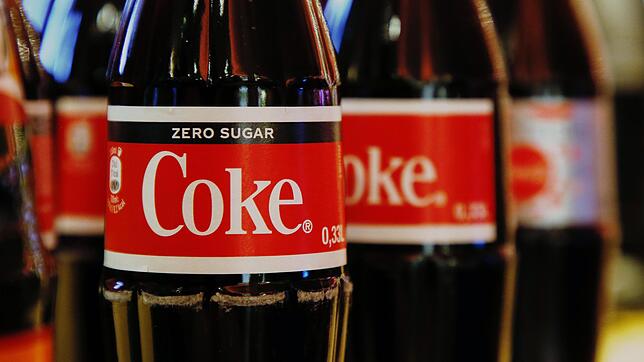 Kein Zucker, aber auch wirklich gesund? Cola Zero ist eine Variante aus dem Hause Coca-Cola.