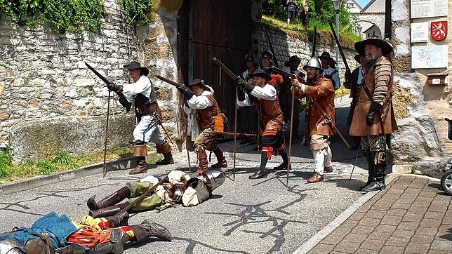 An alte Zeiten wollen die Aacher zum Stadtfest 2025 erinnern. 500 Jahre zuvor wurde die Stadt im Bauernkrieg gestürmt.