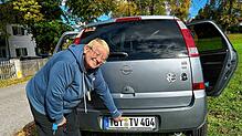 Die lange Reise hat sich gelohnt: Birgit Reuners betagtes Auto hat wieder TÜV – ohne größere Kosten.