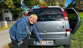 Die lange Reise hat sich gelohnt: Birgit Reuners betagtes Auto hat wieder TÜV – ohne größere Kosten.