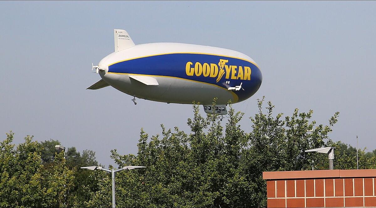 Konstanz Ein Zeppelin Steuert Scheinbar Den Konstanzer Flugplatz An Was War Der Grund Fur Das Manover Sudkurier Online