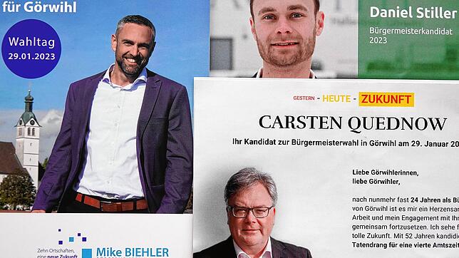 Sie stehen am Sonntag im Fokus: Mike Biehler, Carsten Quednow und Daniel Stiller, im Bild auf ihrer Wahlwerbung.