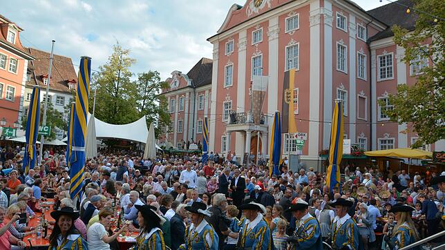 Das Bodensee-Weinfest in Meersburg, hier die Eröffnung 2018, ist alljährlich ein Publikumsmagnet.