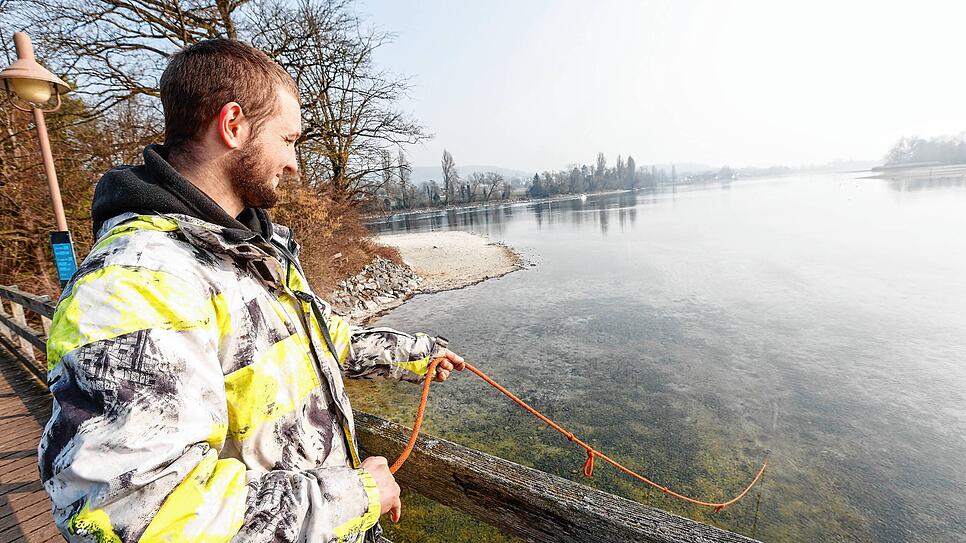 Luca Märki ist Magnetfischer sucht auch in Thurgauer Gewässern – hier in Eschenz -nach metallischen Schätzen.