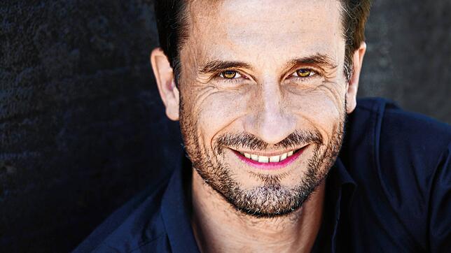 Oliver Mommsen kennt die Region gut, nun kommt er mit einem Theaterstück in die Stadthalle Singen.