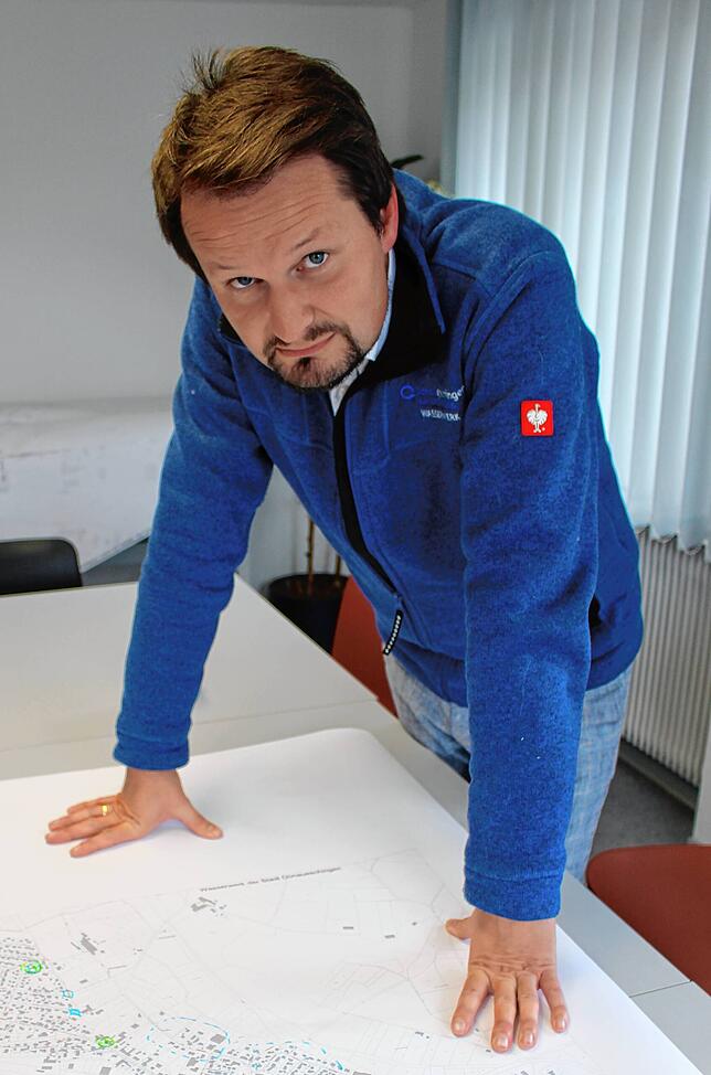 Wasserwerke-Leiter Kai Baudis im September. Damals war Wolterdingens Wassernetz betroffen.