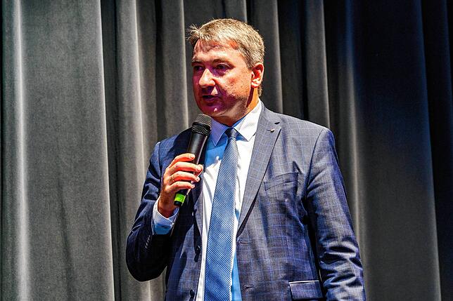 VS-Bürgermeister Detlev Bührer verteidigt die Verzögerung in seiner Behörde bei der Ausschreibung zur Umnutzung des Mangin-Gebiets.