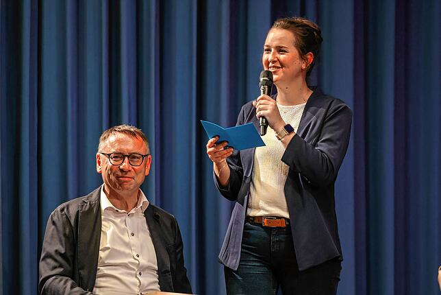 Bild 2: Vier Kandidaten auf der Bühne: Bilder von der SÜDKURIER-Podiumsdiskussion zur Bürgermeisterwahl
