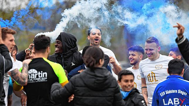 Bild : Die besten Bilder vom Bezirksliga-Spitzenspiel zwischen Öhningen-Gaienhofen und Südstern Singen