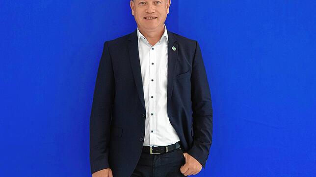 Überlingens Oberbürgermeister Jan Zeitler im neuen Sportzentrum der Stadt.