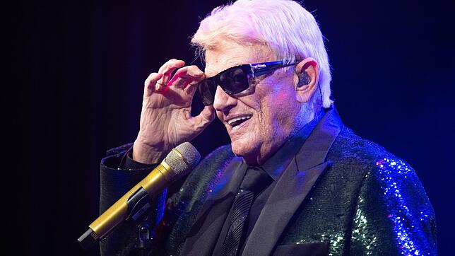 Heino sorgt mit unernsten Songs über Alkohol und Drogen für Aufsehen, die einen feiern es – andere sehen es kritisch.