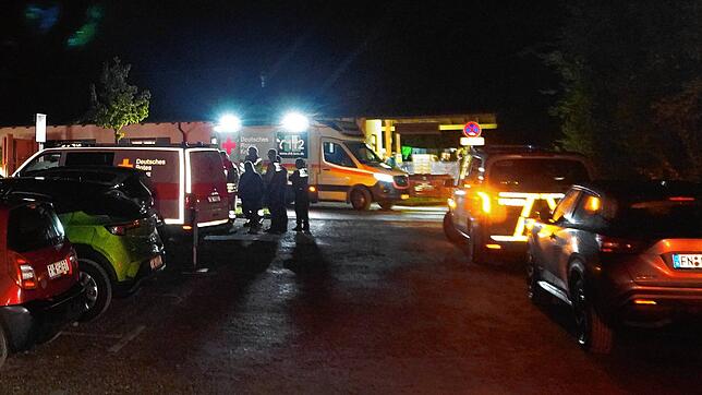 Etwa 30 Rettungskräfte waren in der Nacht von Freitag auf Samstag, 29./30. August, auf dem Freizeitgelände Weilermühle im Einsatz, ...