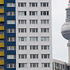 Wohnungen sind in Sichtweite des Berliner Fernsehturms. Der Berliner Mietendeckel soll im ersten Quartal 2020 in Kraft treten.