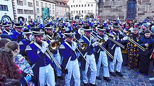 In Villingen-Schwenningen kommen zu den Fasnetveranstltungen in der Immenstadt immer viele Narren und Zuschauer zusammen. Hier ein Foto ...