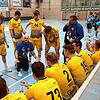Vitor Baricelli, Trainer der HSG Konstanz, bei einer Ansprache an seine Spieler. Im jüngsten Heimspiel unterlag der Zweitliga-Absteiger ...
