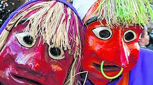 Die Dröschflegel ziehen an Fasnacht gemeinsam mit den Leisechlimmern durch das Enkendorf.