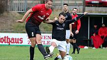 Der Uhldinger Paul-Alexandru Siclovan (rechts) konnte sich mit seinem Team nicht gegen den FC Bodman-Ludwigshafen (Heiko Becker) ...