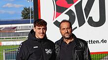 Klangvoller Name: Mittelfeldspieler Luca Azzato (links) spielt, wie einst sein Vater Michele, beim SV Jestetten.