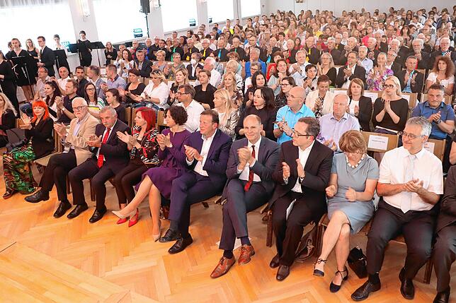 400 Gäste waren zum Festakt anlässlich des 30-jährigen Bestehens der Städtepartnerschaft zwischen Celje und Singen in die Aula des ...