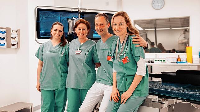 Mirije Ademi Luma, Doris Möhrle, Chefarzt Steffen Glökler und die leitende Oberärztin Caroline Kleinecke (von links) sind das primäre ...