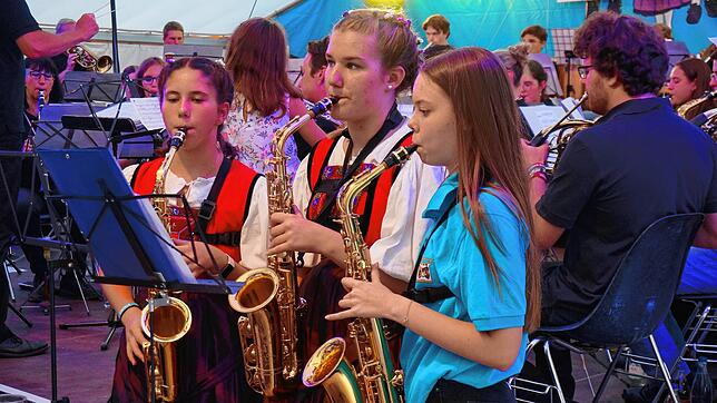 Bild : Chilbi: Die Stadtmusik zeigt ihre Klasse beim Wunschkonzert