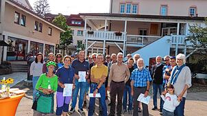 Ein Teil der 203 Radler, die beim Stadtradeln teilgenommen haben, kam zur Siegerehrung am Freitagnachmittag. Der Weltladen Wehr hat zum ...