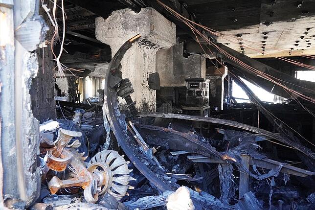 Bild 3: 230 Jahre Geschichte sind nur noch ein Trümmerhaufen. Noch ist die Ursache des Brandes des Sterne-Restaurants &bdquo;Schwarzwaldstube&ldquo; ein Rätsel