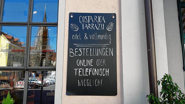 Auch die Kaffeerösterei am Stephansplatz bleibt geöffnet. Trotzdem bietet sie telefonische und digitale Bestellungen an &ndash; für all ...