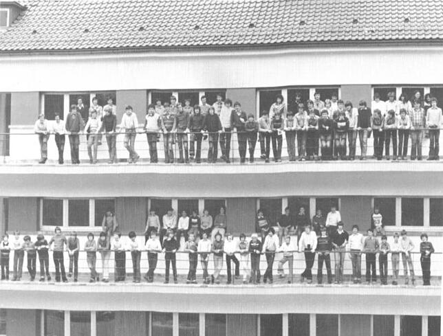Die "Konviktler" im Jahr 1980. Bernhard Eisele ist der siebte Junge von links in der unteren Reihe. Bild: privat