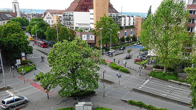 Der Unfallort auf einem Archivbild: Der Rentner kam von rechts und wollte links in die Allmannsdorfer Straße abbiegen.