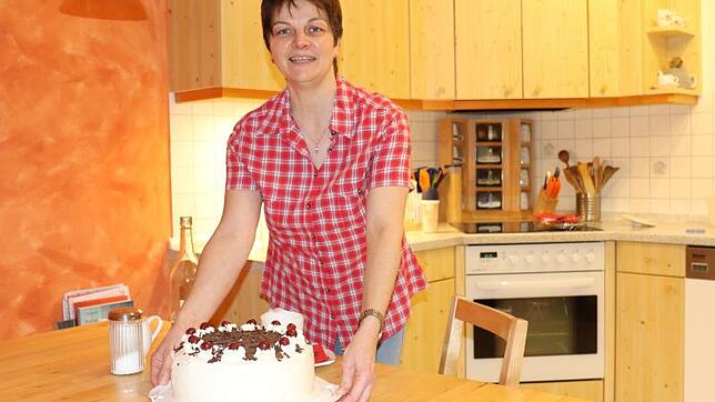 Heike Badran ist Landfrau aus Leidenschaft, ihre Lieblingstorte von Kindesbeinen an ist die Schwarzwälder Kirsch, perfekt zum ...