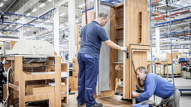 Bei Hymer wird noch Handarbeit bei der Montage benötigt.