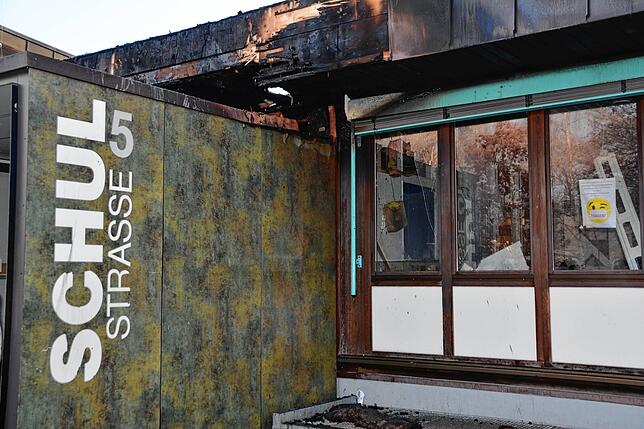 Bild 4: Feuer in der Grund- und Werkrealschule Bad Dürrheim &ndash; unsere Drohnenaufnahme zeigt das Gebäude am Morgen danach