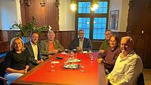 Elke Bettecken, Martin Fetscher, Gottfried Schmidt, Oberbürgermeister Jürgen Roth, Kai Palme, Helene Sulzmann und der Bürgermeister von ...