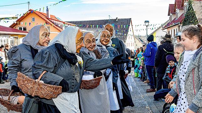 Die Weible von der Narrenvereinigung Bärenthal, hier eine Aufnahme von 2018, werden auch dieses Jahr wieder dabei sein. Bild: H.-P. ...