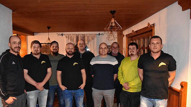 Wahlen und Neuaufnahmen beim Angelverein Teufental. Das Bild zeigt die Vorstandschaft und die Gewässerwarte zusammen mit den neu ...