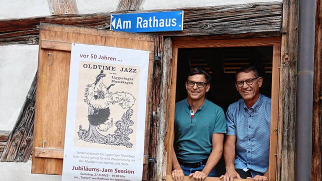 Matthias Kienzle (links) und Christian Weber, der Vorsitzende des Liggeringer Musikvereins, organisieren die Jam Session im Liggeringer ...