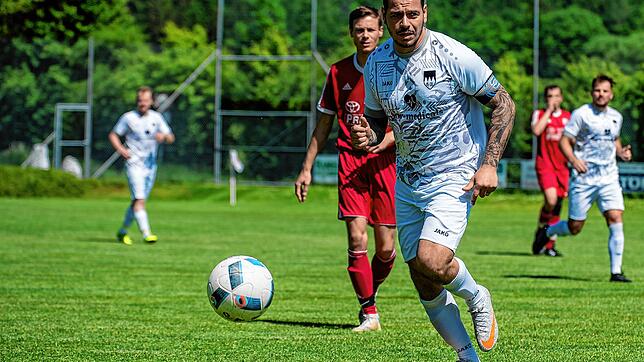 Gut drauf: Kapitän Danilo Leggio – hier ein Archivbild – und die Bezirksliga-Reserve des FC Tiengen 08 siegten auch beim SV ...