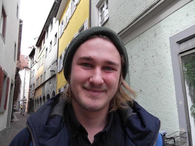"Auch an der Uni sieht man, wie viel Plastik weggeworfen wird, obwohl es dort Tassen gibt." - Michael Konzett, Konstanz.