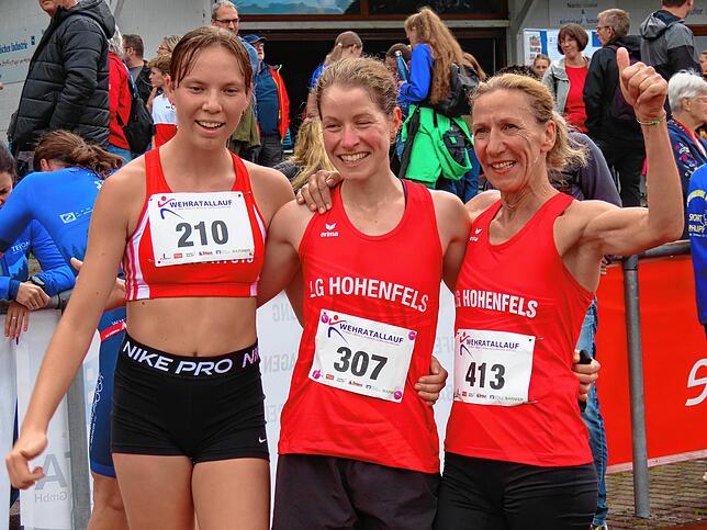 Die drei schnellsten Frauen beim Wehratallauf 2025 sind (von links) Lina Schitz, Michaela Gertis und Tanja Saretzki – alle von der LG ...