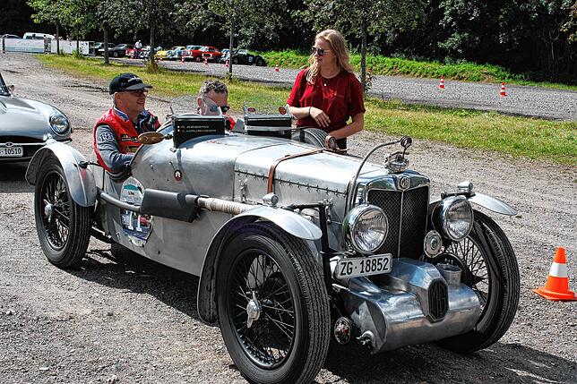 Das äteste Fahrzeug bei der Schwarzwald Classic war ein silberfarbener MG Midget, Baujahr 1937.