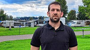 Philipp Eike betreibt das Riedsee-Camping inklusive Strandbad seit 2012.