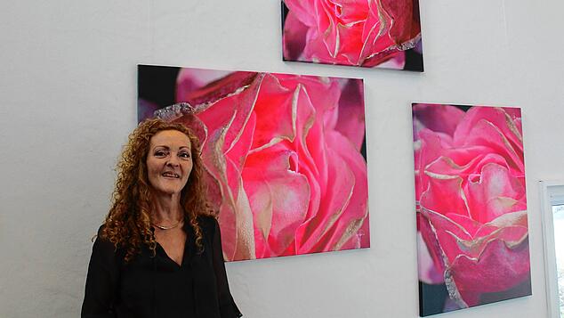Iris Fallers Makrofotografie-Ausstellung findet großen Anklang. Foto: Ingrid Ploss