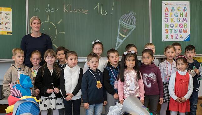 Conradin-Kreutzer-Schule Meßkirch: Einschulung 2017, Klasse 1b, Klassenlehrerin: Kerstin Hellwig.